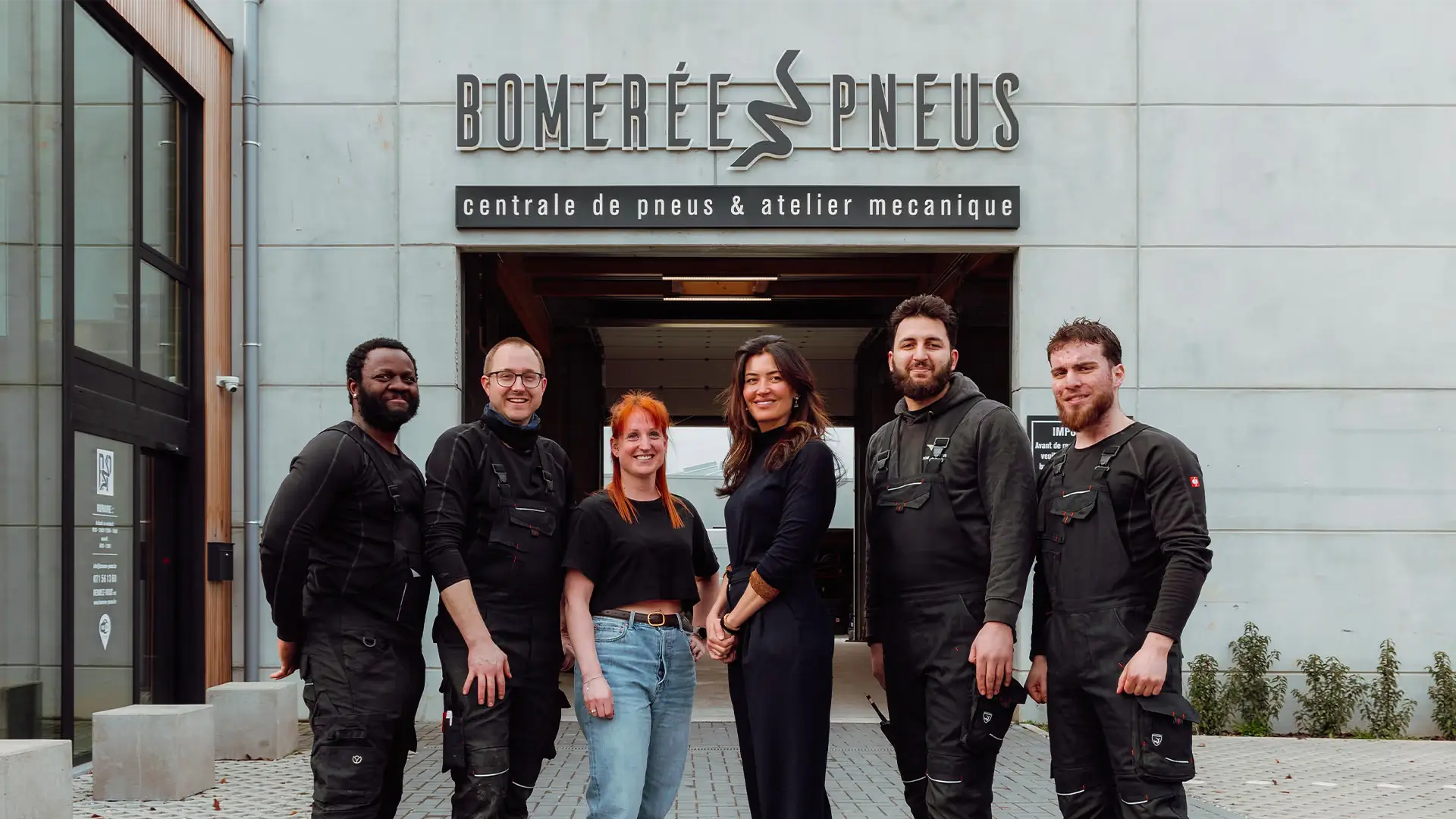 Équipe Bomerée-Pneus devant l’atelier mécanique et la centrale de pneus à Montigny-le-Tilleul.
